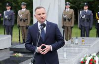 Duda i Morawiecki grają role dobrego i złego policjanta co do tematu Rzezi Wołyńskiej