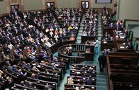 Większość Polaków uważa, że sytuacja w kraju zmierza w złym kierunku - sondaż CBOS