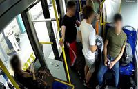  Policja szuka nastolatka z Ukrainy, któremu grożono w autobusie