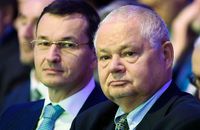 Złe wiadomości dla premiera i prezesa NBP. Polacy chcą ich odejścia [SONDAŻ]