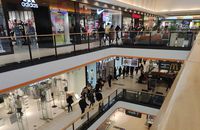 W galeriach będzie ciemniej, sklepy mogą działać krócej. "Nadchodzi czas, jakiego nie było od dawna"