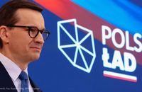 Morawiecki podnosi wynagrodzenia. W kwietniu twierdził, że doprowadzi to do hiperinflacji 
