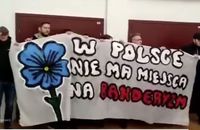 Młodzież Wszechpolska znów przerwała spotkanie z Oksaną Zabużko – wielbicielką UPA 