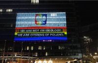 UE chce zmusić państwa członkowskie do uznawania praw rodzicielskich par homoseksualnych 
